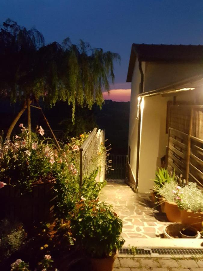 La Terrazza Sui Vigneti-Rovescala Bed & Breakfast San Damiano al Colle Dış mekan fotoğraf