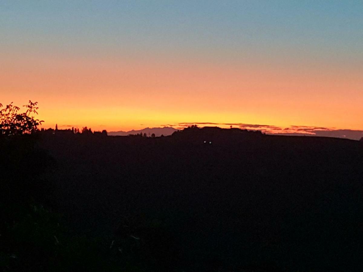 La Terrazza Sui Vigneti-Rovescala Bed & Breakfast San Damiano al Colle Dış mekan fotoğraf