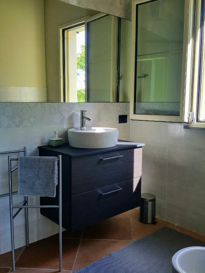 La Terrazza Sui Vigneti-Rovescala Bed & Breakfast San Damiano al Colle Dış mekan fotoğraf