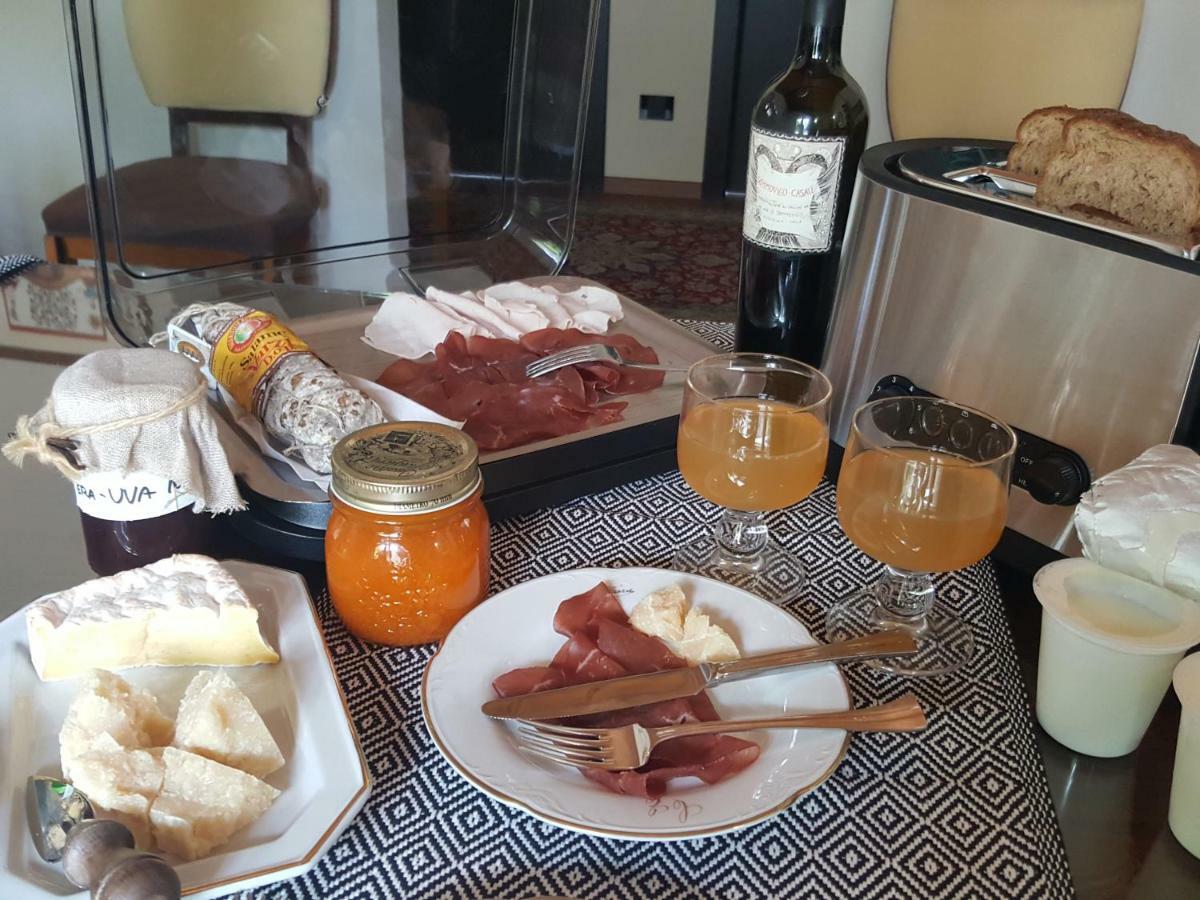 La Terrazza Sui Vigneti-Rovescala Bed & Breakfast San Damiano al Colle Dış mekan fotoğraf